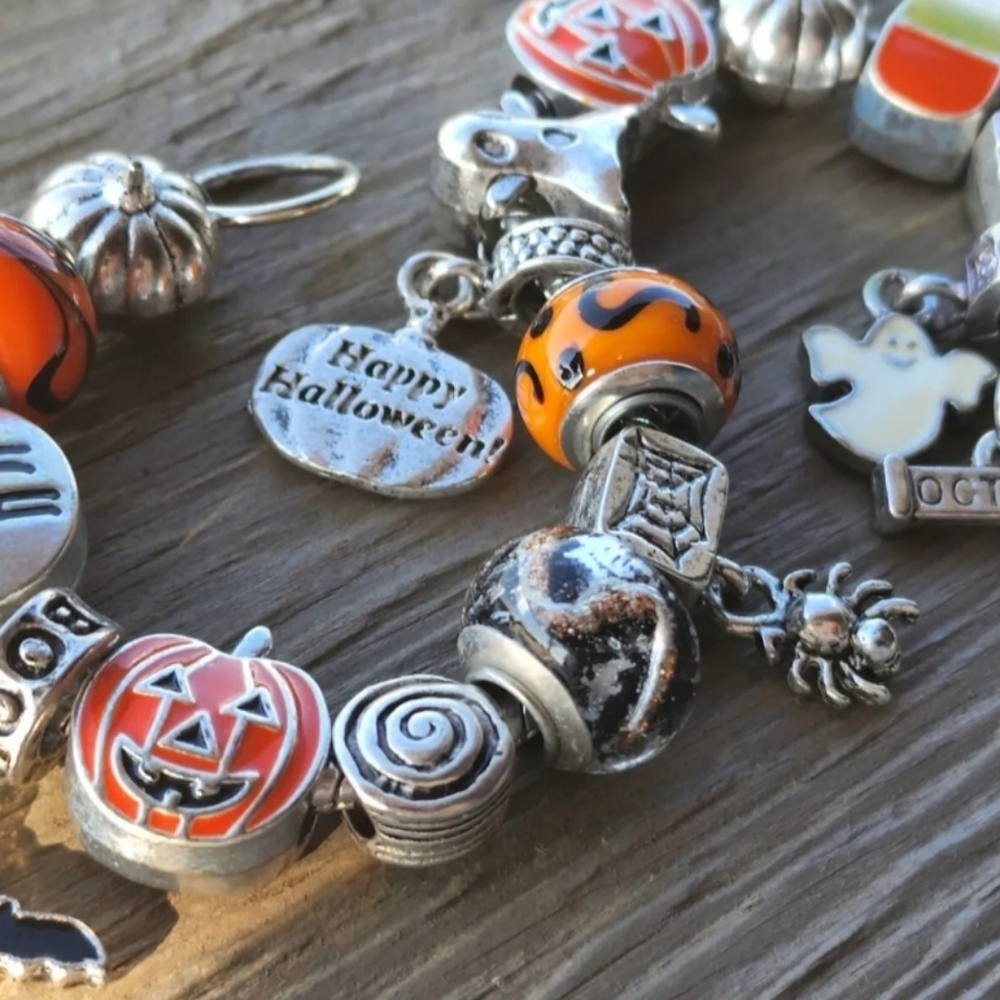 Willabee & Ward Toggle Charm Bracelet October Pumpkin Bat Boo Ghost Halloween - Picture 2 of 8